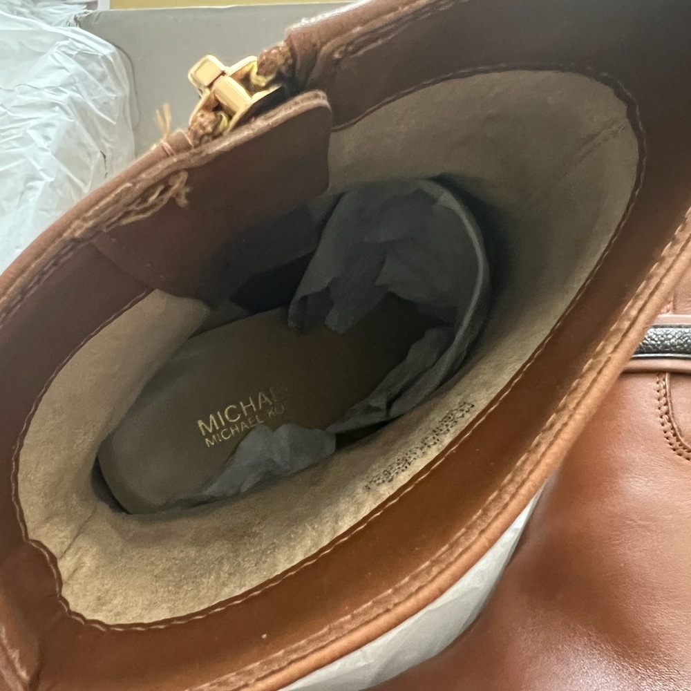 NIB Michael Kors Mindy Leather and Signature Logo Trim Ankle Boot women size 7.5 - Picture 5 of 6